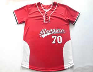 T-shirts met 2 rode softball-shirts met platte mouwen